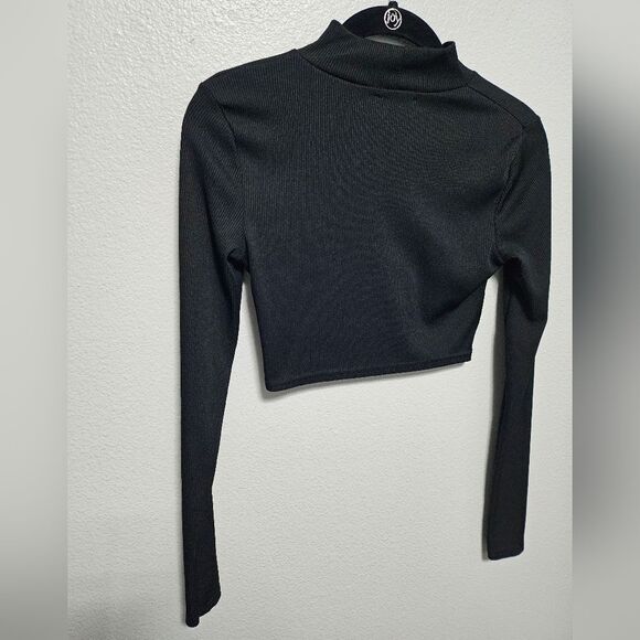 Nasty Gal Neutral Minimalist Ribbed Mock Neck Black Longsleeve Crop Shirt Size 2 - Picture 7 of 8